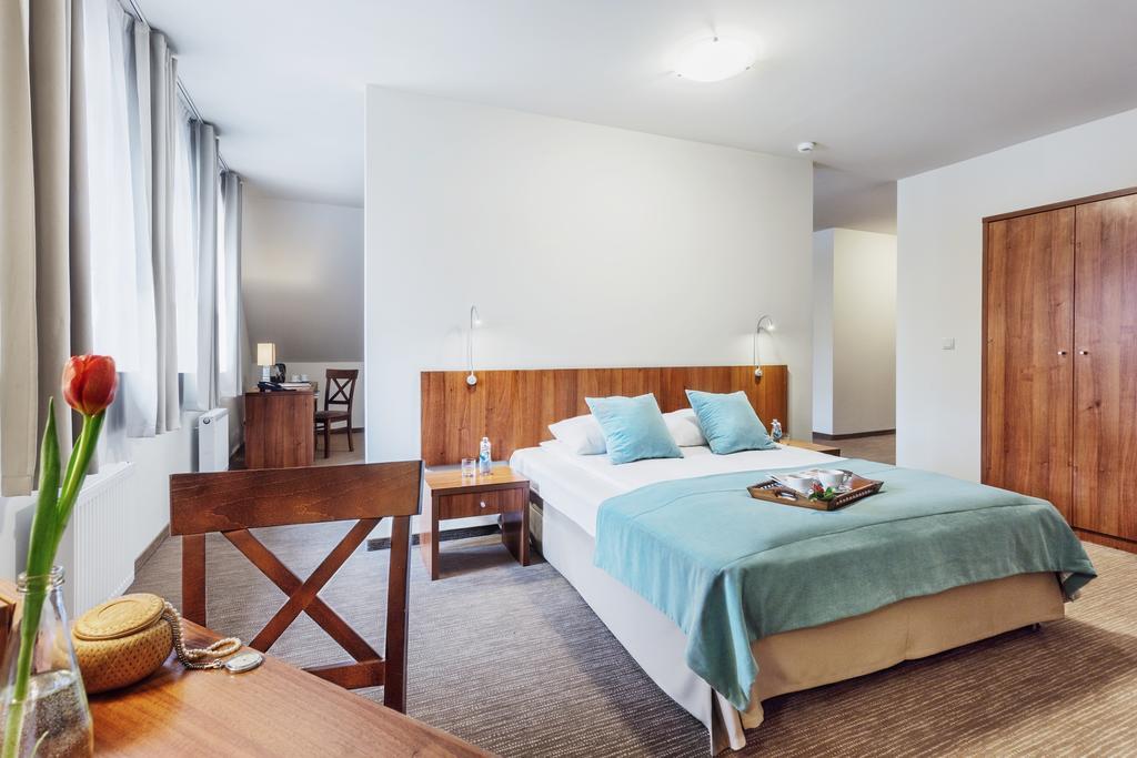 Hotel Modrzewiowy Dwor 글리비체 외부 사진