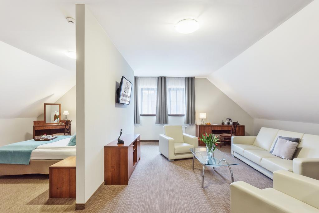 Hotel Modrzewiowy Dwor 글리비체 외부 사진